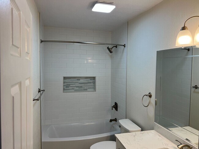 Building Photo - FARQUHAR 4081-4087