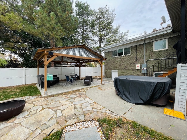 Building Photo - 7986 Erique Way
