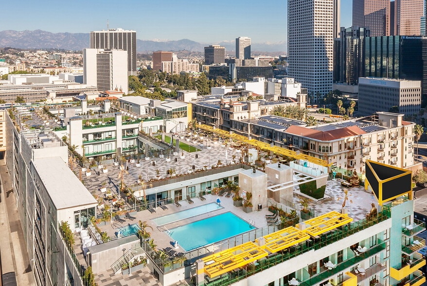 Building Photo - Skylux on Wilshire