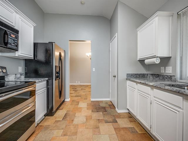 Building Photo - 734 Winding Oak Bend
