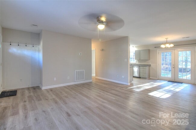Building Photo - 1224 Sharon Dr