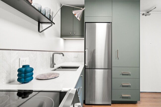 Building Photo - 340 W Diversey Pkwy