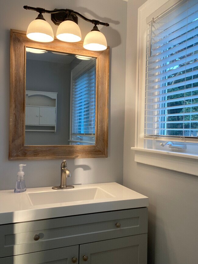 Building Photo - 834 4th St NW