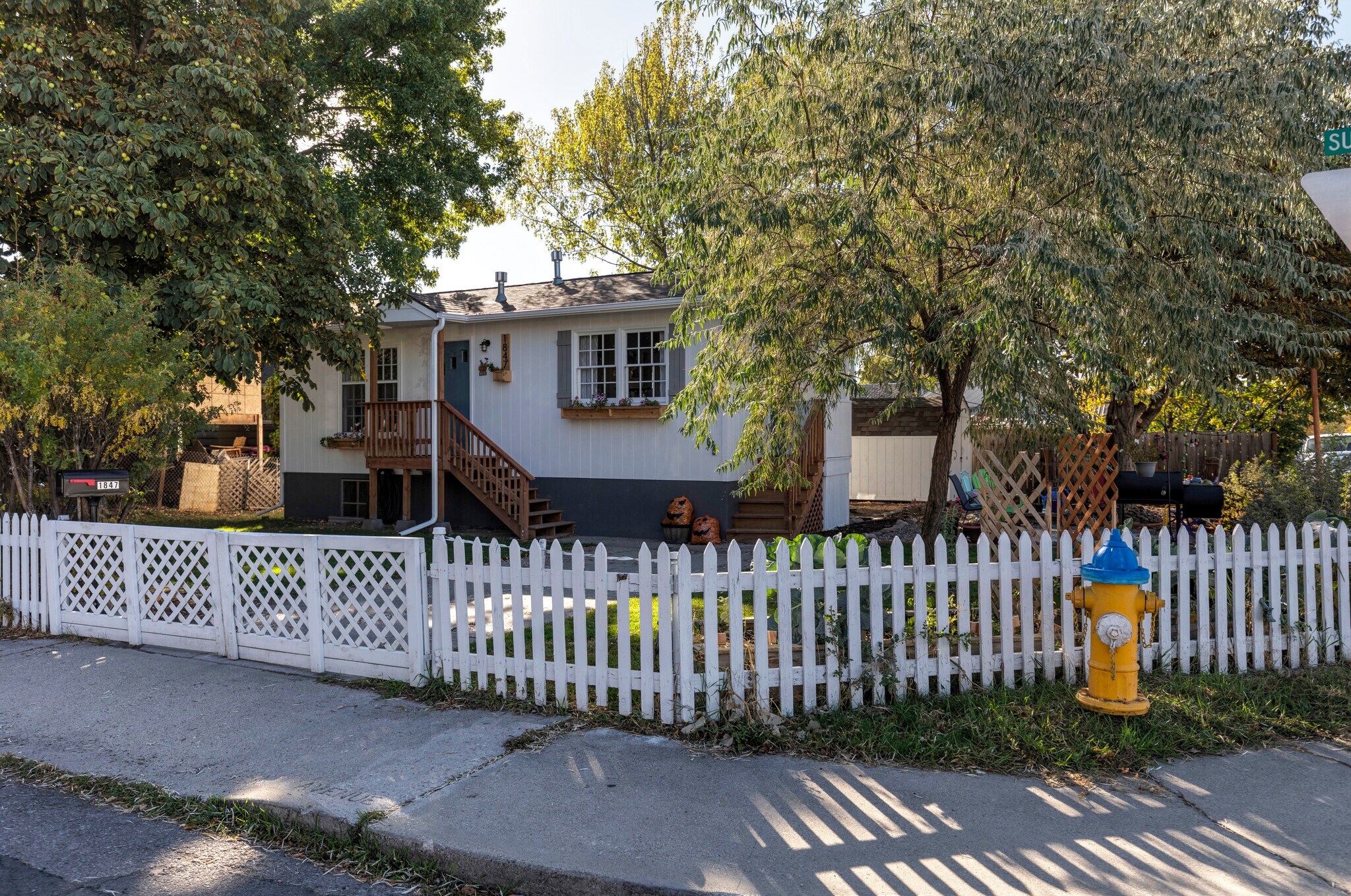 Building Photo - 1847 W Sussex Ave