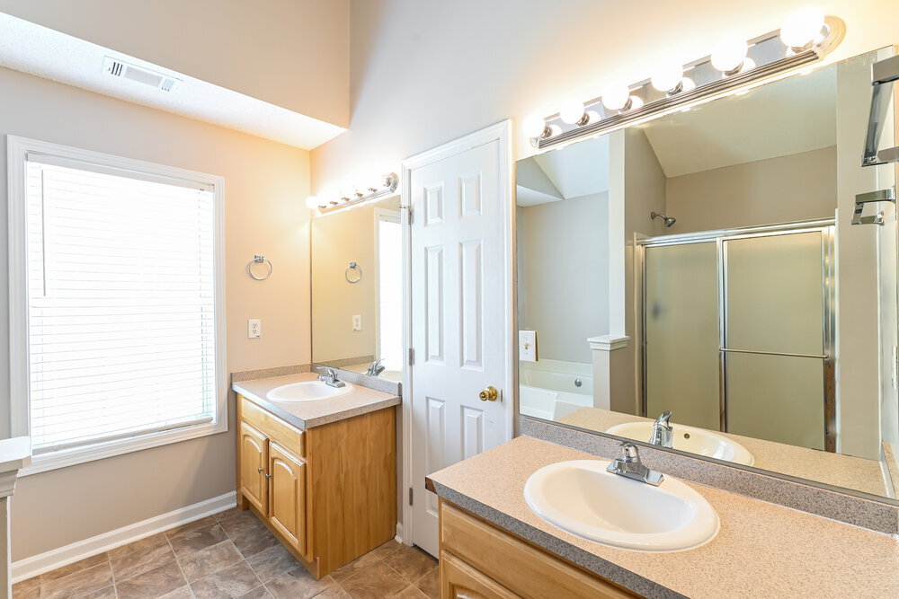 Building Photo - 335 Shadetree Ln