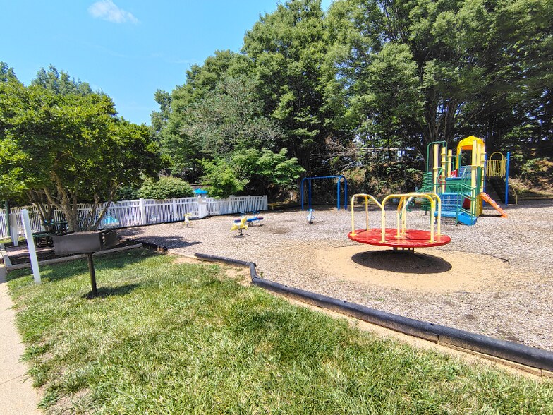 Primary Photo - 600 Reusens Rd