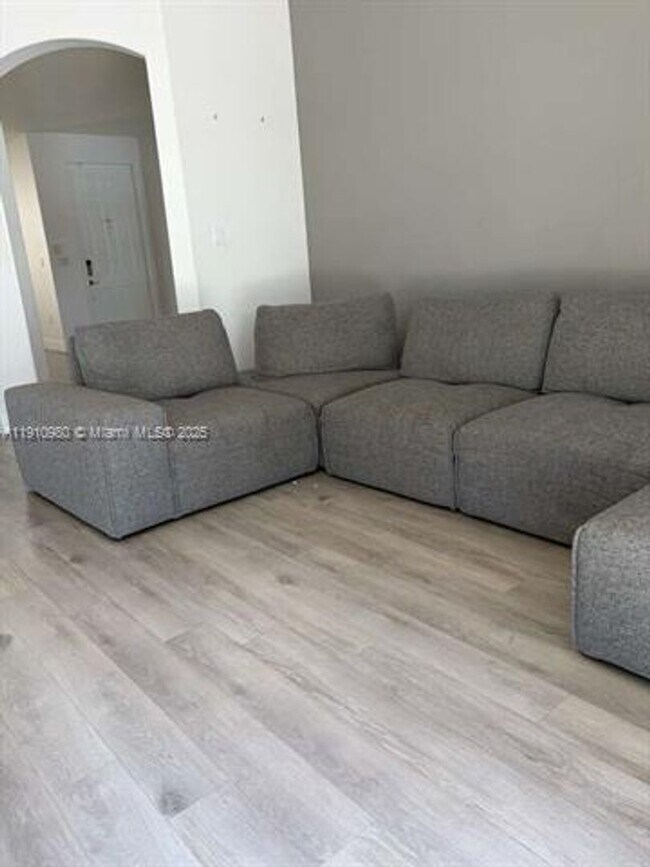 Building Photo - 8666 NW 114th Ave