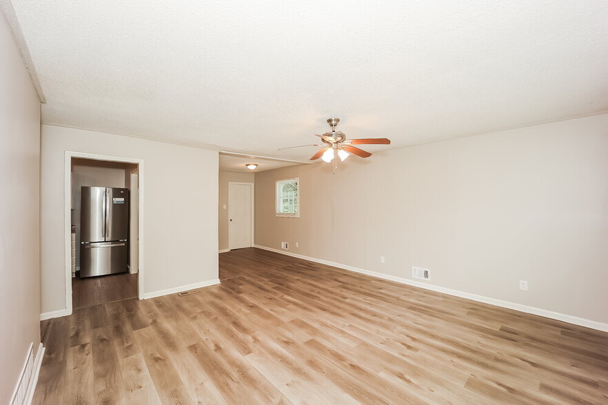 Building Photo - 2680 Carriage Ln