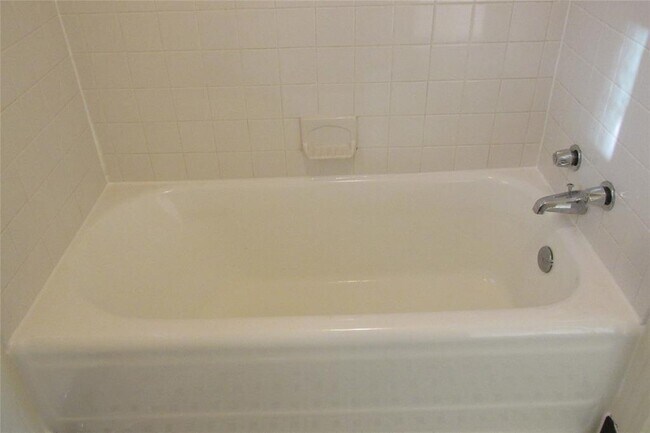 Building Photo - 800 San Antonio St