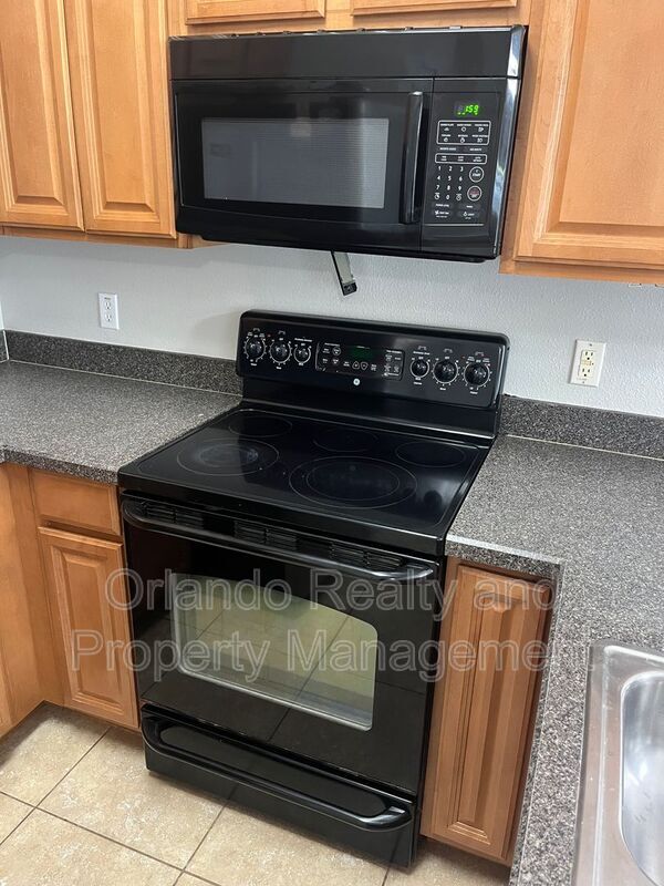 Building Photo - 16621 Cedar Crest Dr