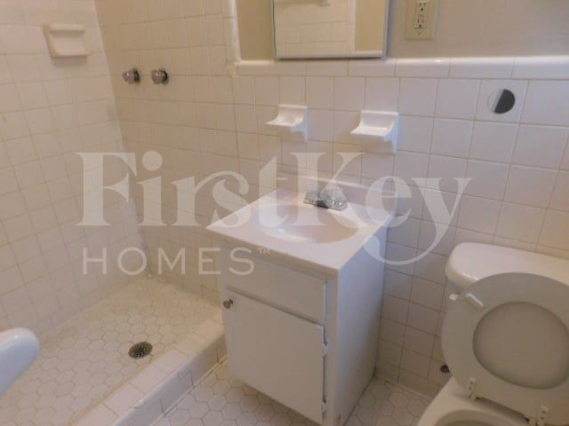 Building Photo - 2024 Janis Dr