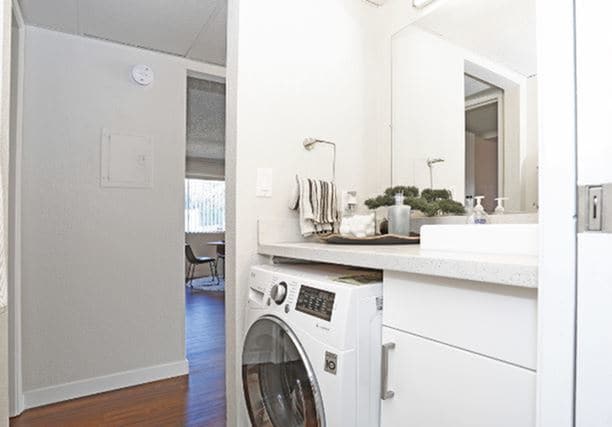 Building Photo - Riverside Villas