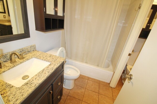 Building Photo - Kihei Villages Upper-Level Front Row Ocean View Condo