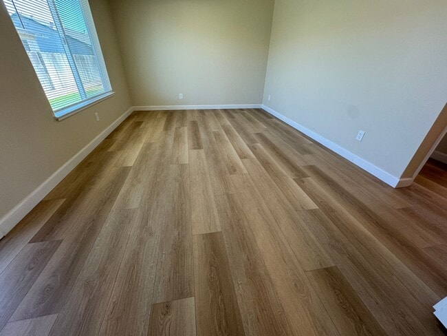 Building Photo - 223-227 W Curtis St.