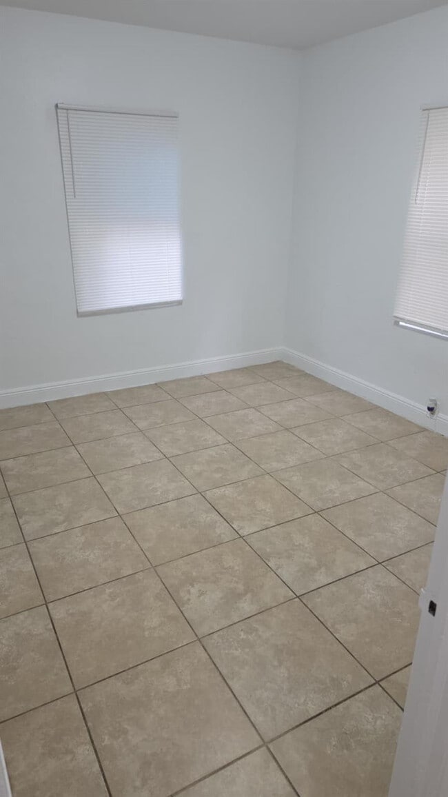 Building Photo - 1728 Pierce St