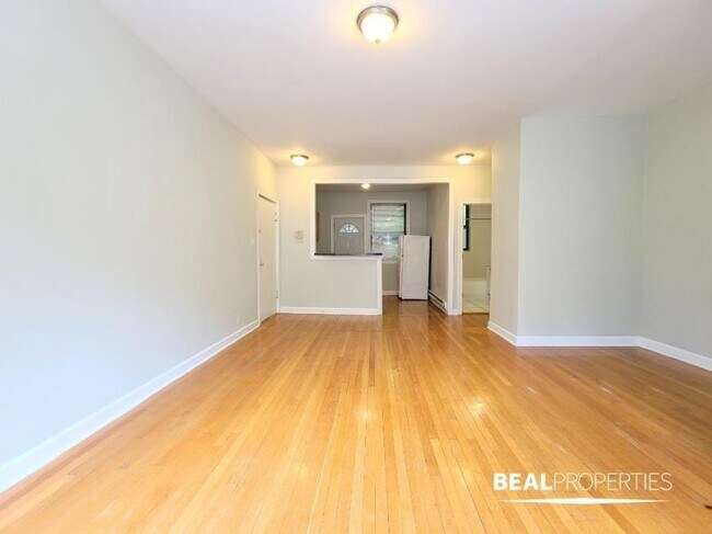 Building Photo - 0 bedroom in CHICAGO IL 60657