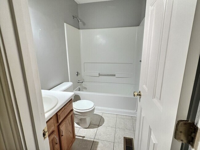 Building Photo - 7 Preakness Dr