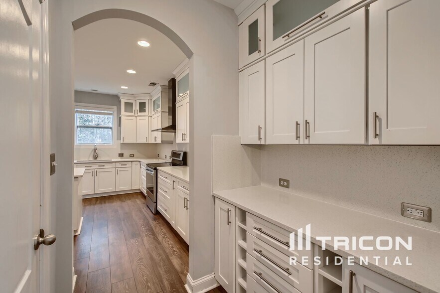 Building Photo - 428 Castlebury Ct