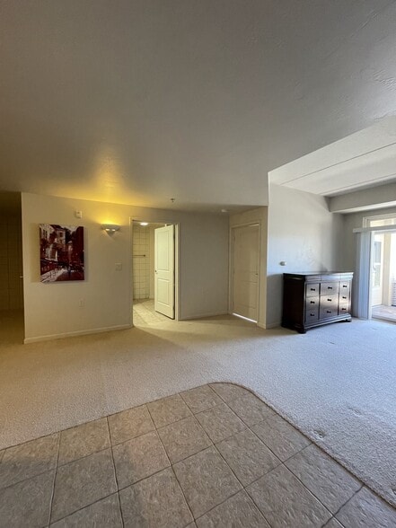 Building Photo - 400 N Richmond St