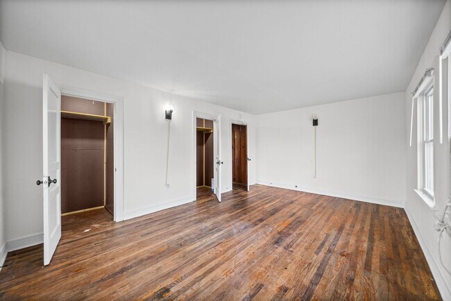 Building Photo - Lafayette Road-420