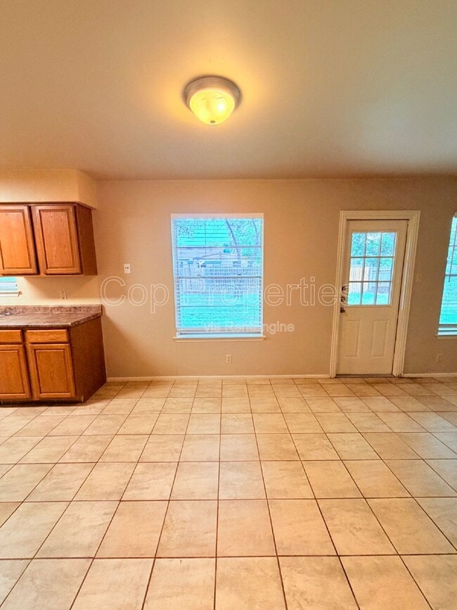 Building Photo - 9319 Cliff Point Dr