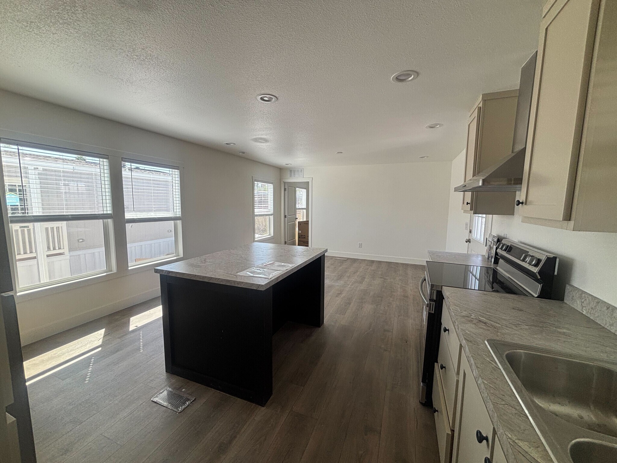 Building Photo - 2060 N Center St