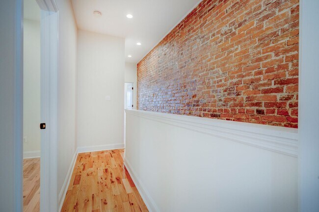 Building Photo - ? Spacious Living in the Heart of Philadelphia