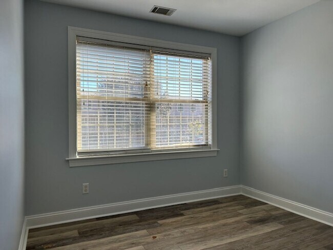 Building Photo - 268 Ceasar Pl
