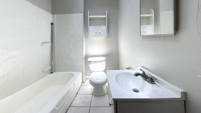 Building Photo - 3 Bedroom Home for Rent in Oak Lane