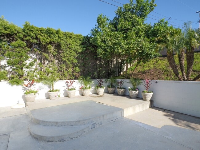 Building Photo - 108 Vía Mesa Grande