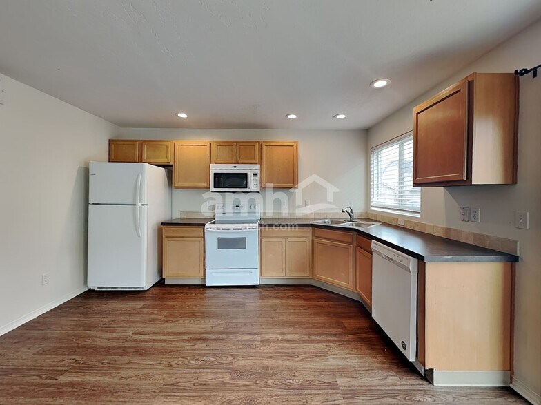 Building Photo - 10062 W Rustica St
