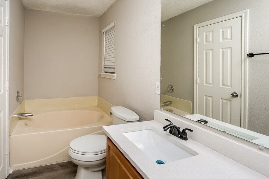 Building Photo - 6841 Prairie Hill Rd N