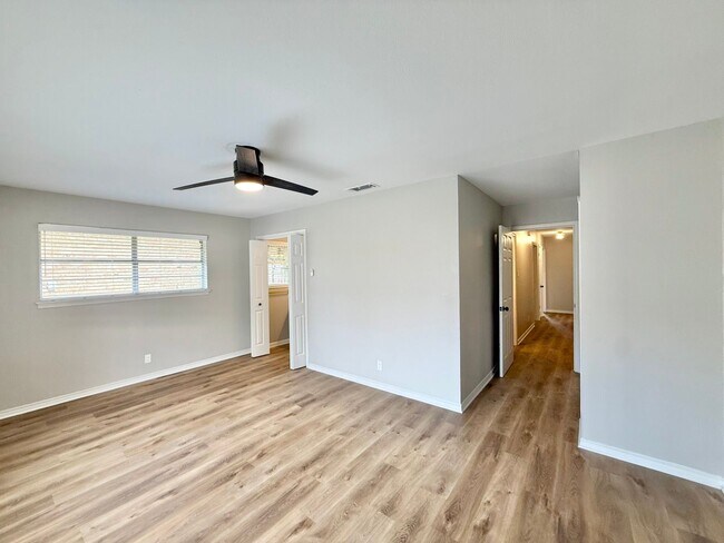 Building Photo - Tour today! Stunning 4-bedroom, 2-bath bea...