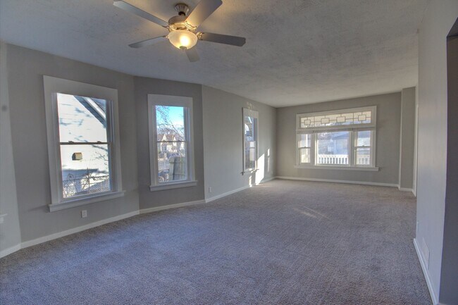 Building Photo - 2230 Redwood Ave
