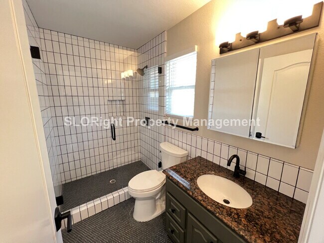 Building Photo - AVAILABLE SEPTEMBER- Upper Level Apartment in Pismo Beach - 1 Bedroom / 1 Bathroom