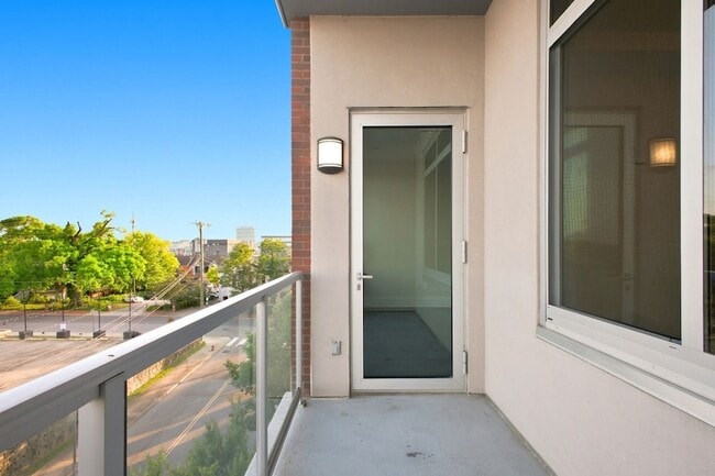Building Photo - 20 Rutledge St