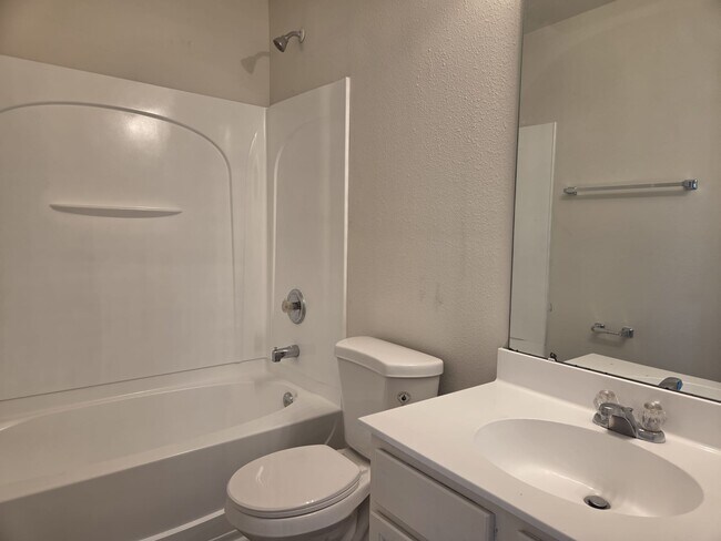 Building Photo - 2701 Buckleigh Dr