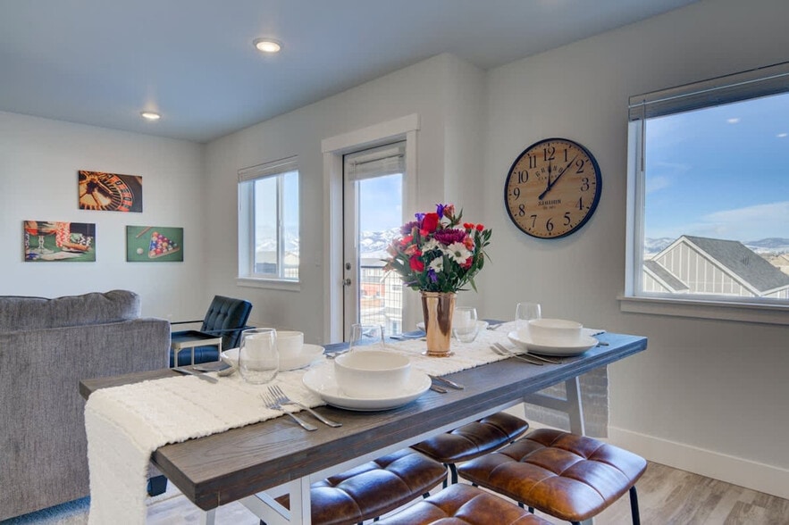 Building Photo - 5242 Fallon St