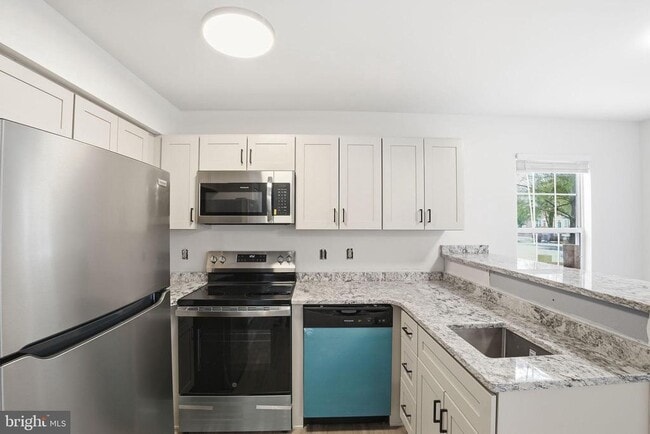 Building Photo - 10718 Kitchener Ct