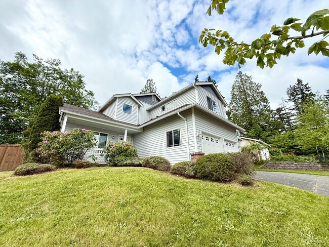 Primary Photo - 5 Bedroom 2.5 Bath plus Bonus Room in East...