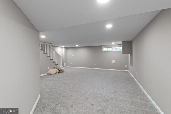 Building Photo - 8119 Clyde Bank Rd
