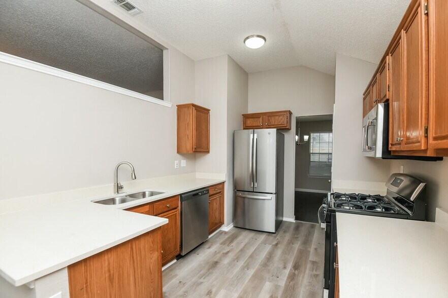 Building Photo - 5133 Eastcreek Dr