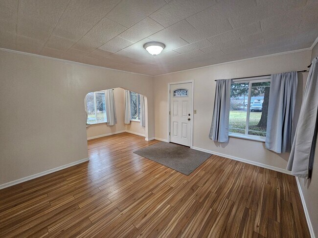 Building Photo - 3710 E Chattaroy Rd