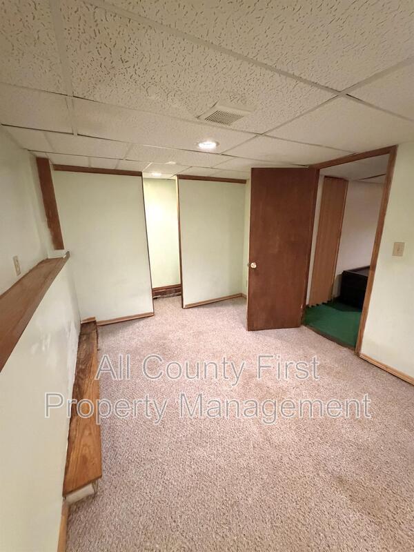 Building Photo - 1183 Red Oak Cove