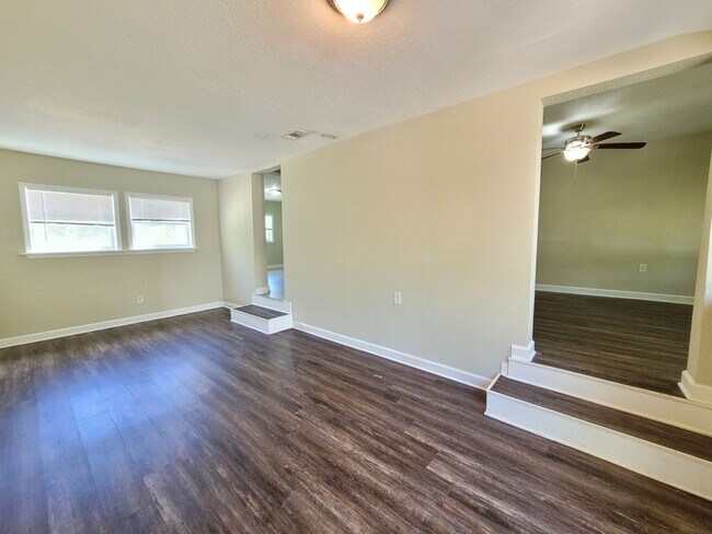 Building Photo - 307 Hermey Ave