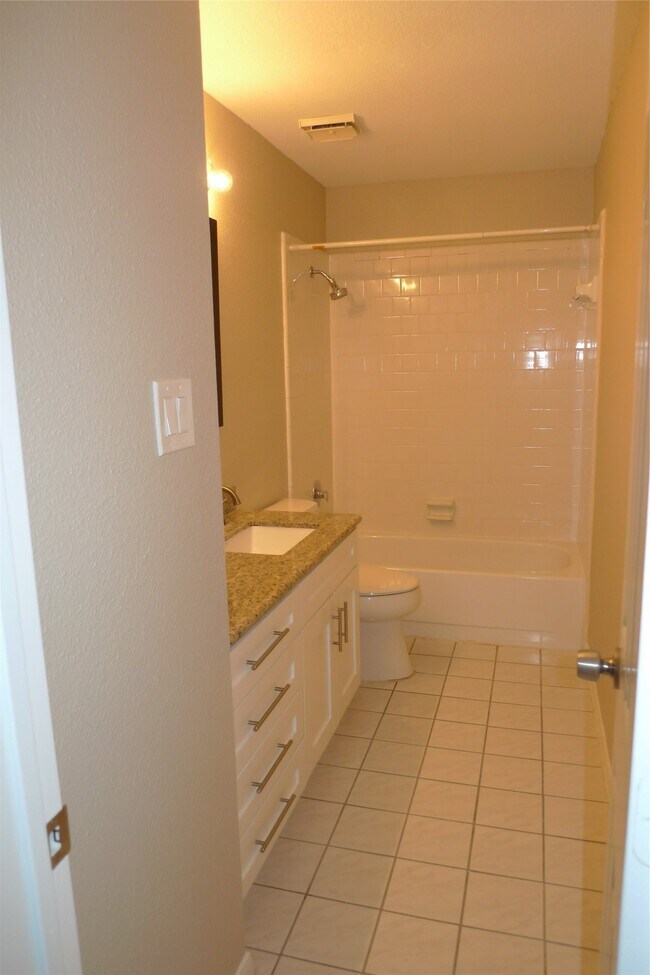 Building Photo - 15406 Ensenada Dr