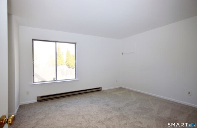 Building Photo - 15 Bungalow Park