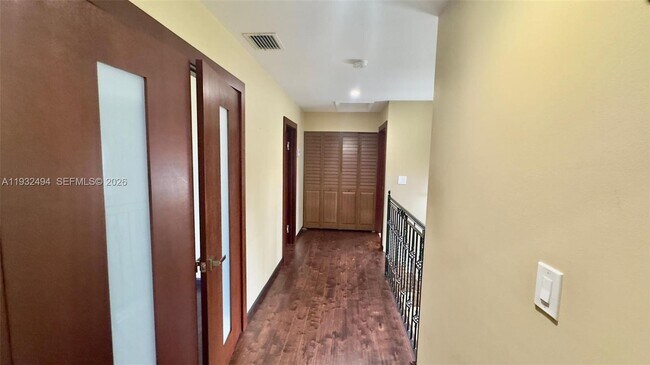 Building Photo - 1094 Redwood St
