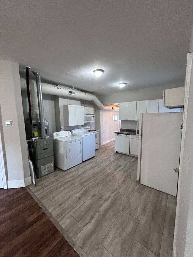 Building Photo - Available Now! | 2 Bed/ 1 Bath | Church Hill North