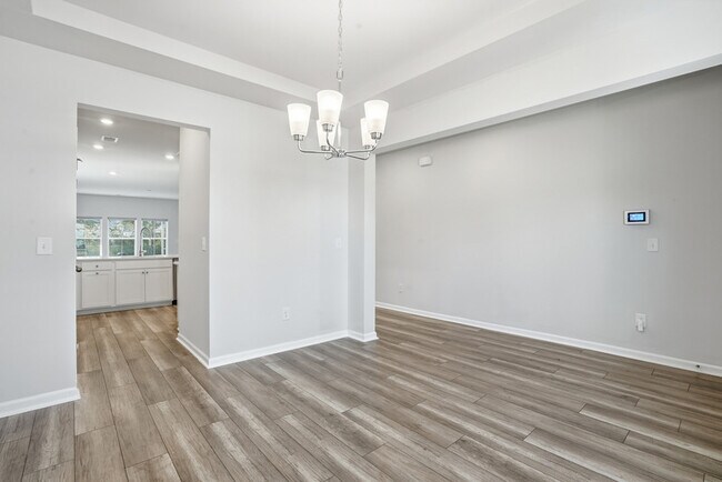 Building Photo - 145 Binscombe Ln